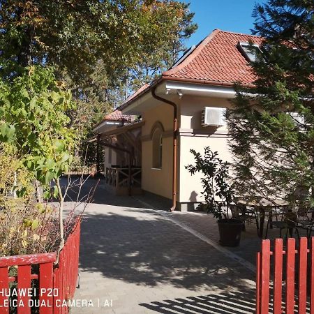 The Corner House Panzio Ξενοδοχείο Tata Εξωτερικό φωτογραφία