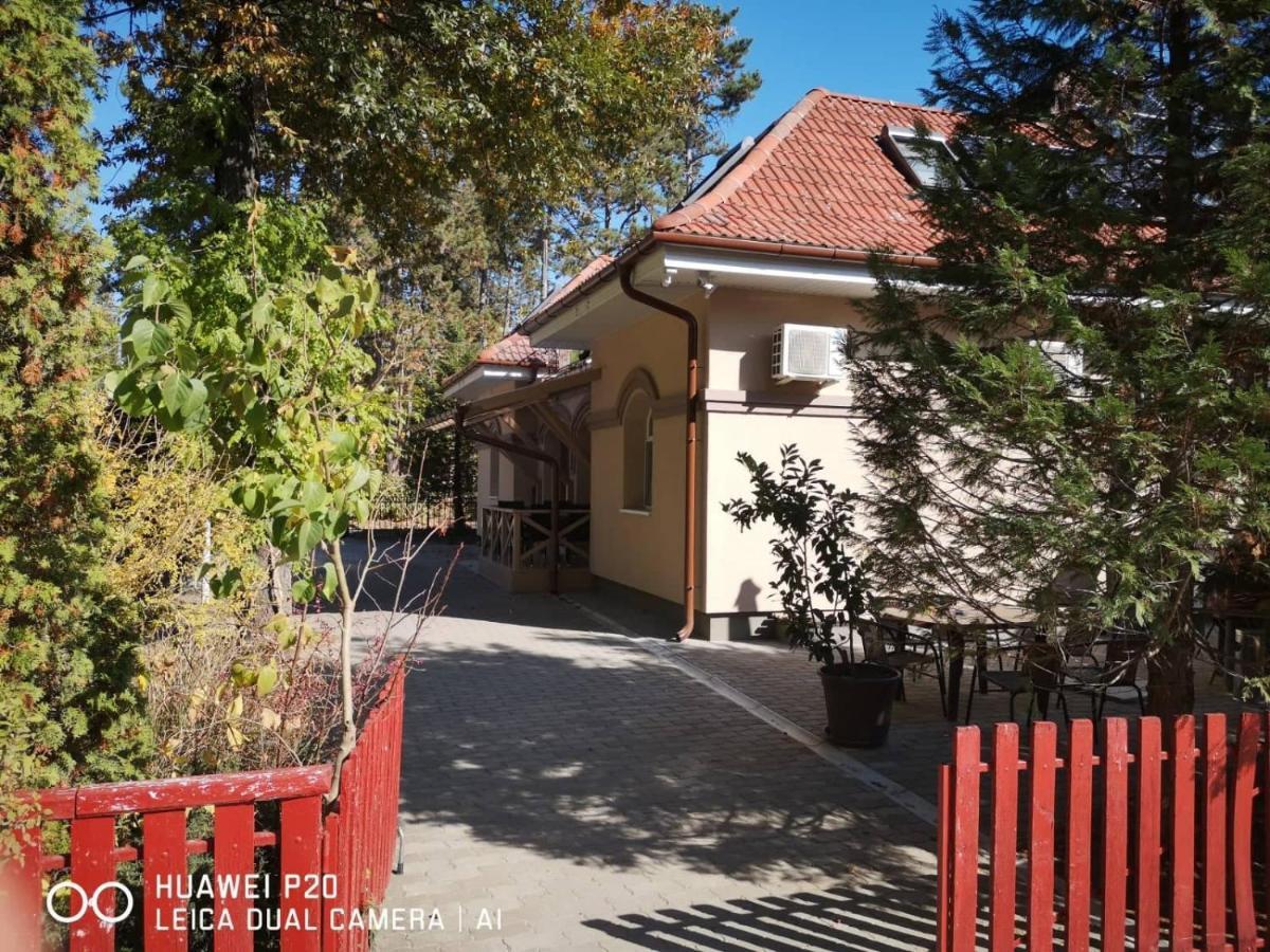 The Corner House Panzio Ξενοδοχείο Tata Εξωτερικό φωτογραφία
