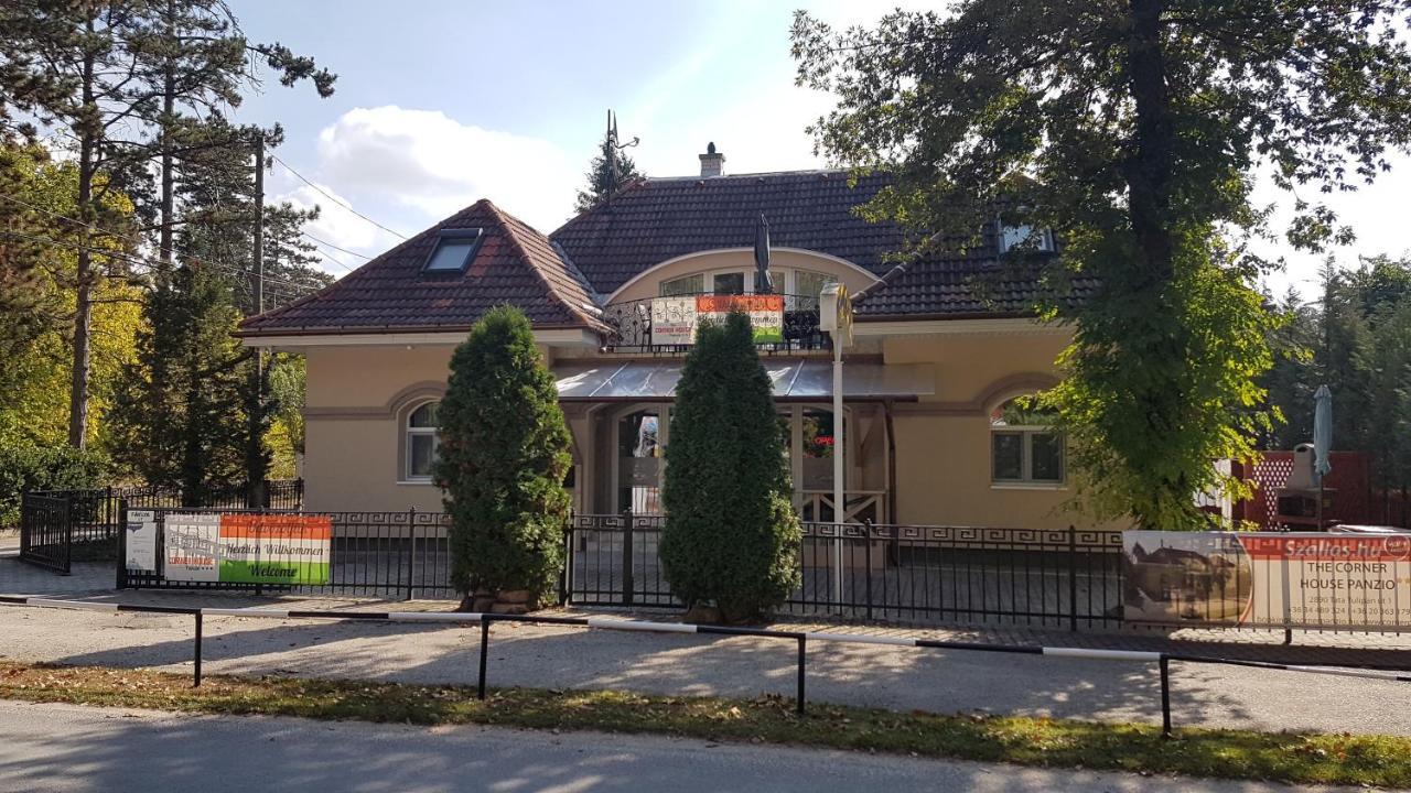 The Corner House Panzio Ξενοδοχείο Tata Εξωτερικό φωτογραφία