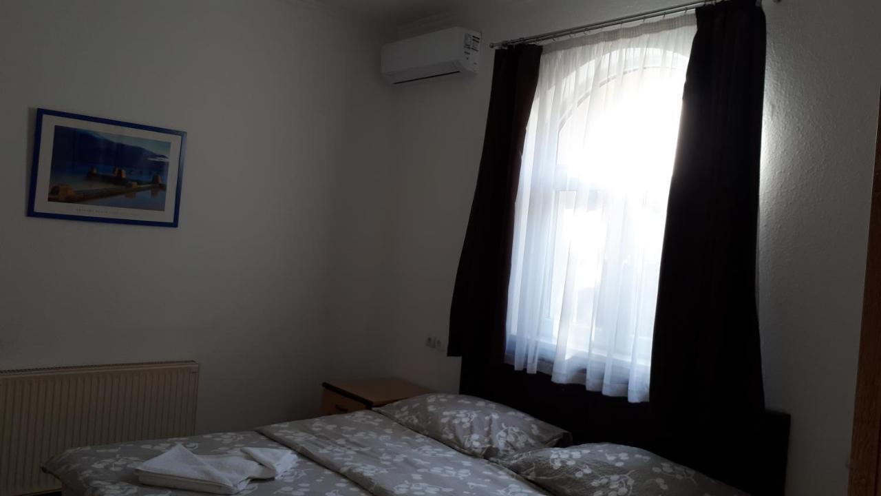 The Corner House Panzio Ξενοδοχείο Tata Εξωτερικό φωτογραφία