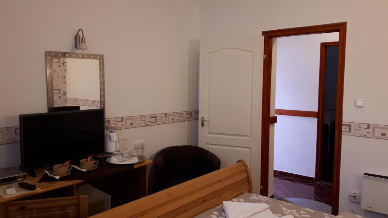 The Corner House Panzio Ξενοδοχείο Tata Εξωτερικό φωτογραφία
