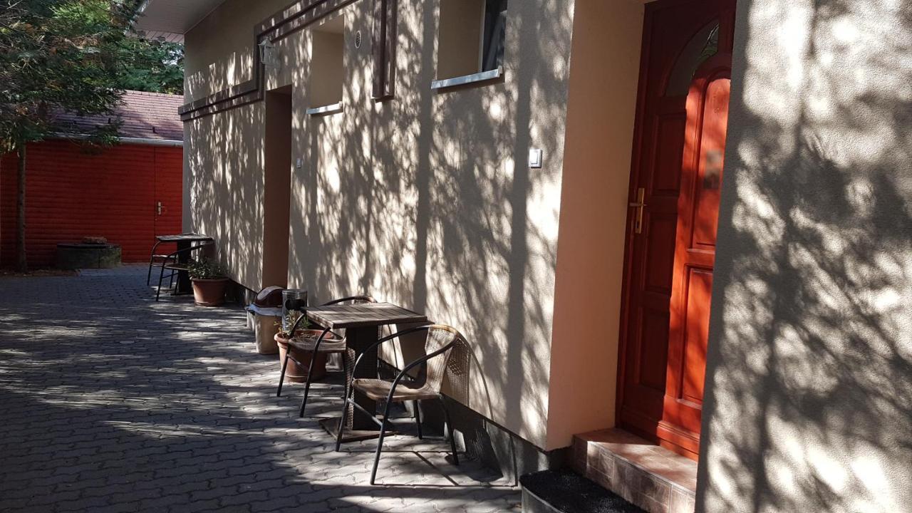 The Corner House Panzio Ξενοδοχείο Tata Εξωτερικό φωτογραφία